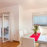 Sea View Apartman *